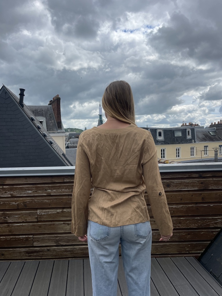 Chemise marron manche longue décoltée 