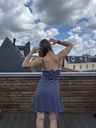 Robe à rayure blanche et bleu