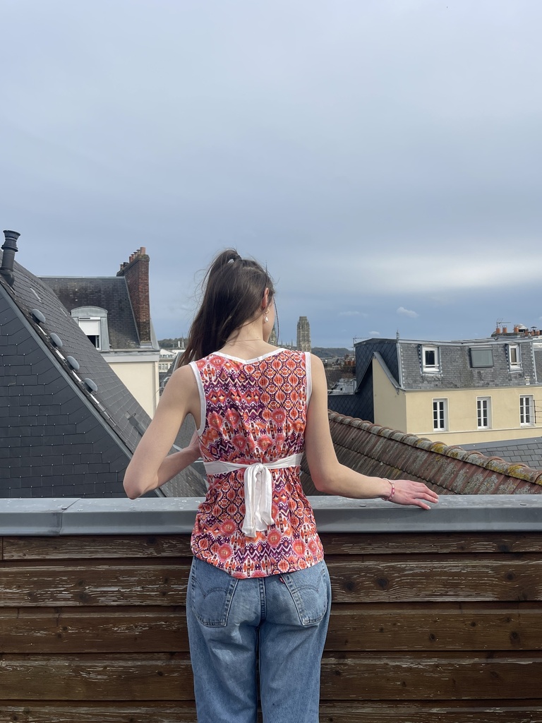 Débardeur à motif orange et mauve 