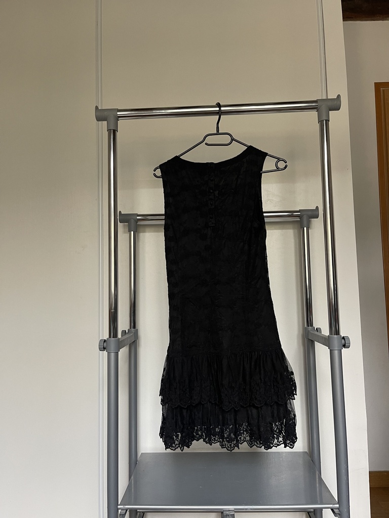 Robe noir en dentelle 