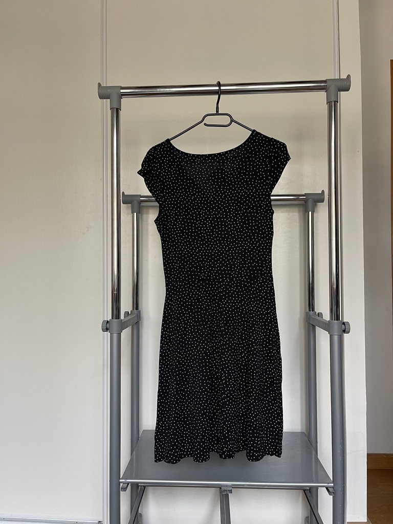 Robe noir à pois blanc 