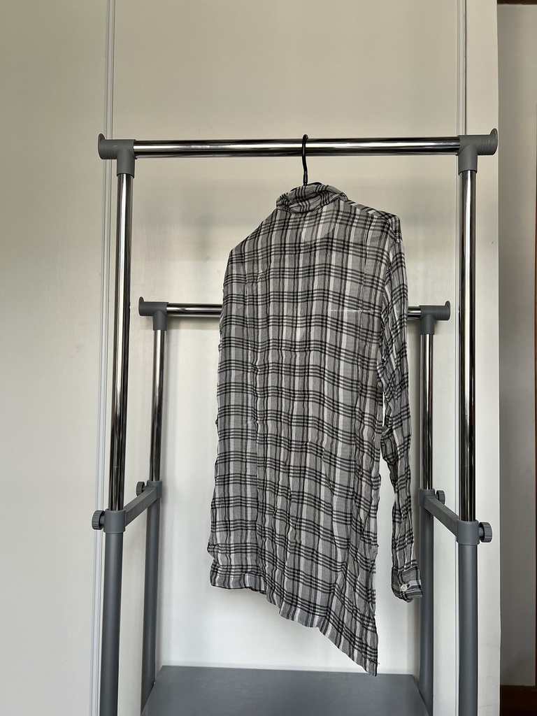 Chemise transparente à carreaux 