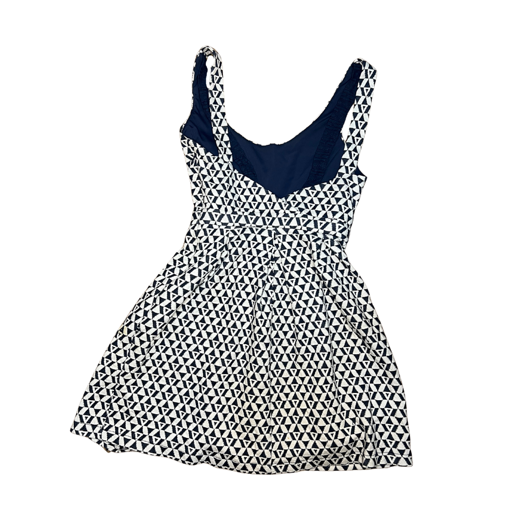 Robe à bretelle avec des motifs en forme bleu et blanc