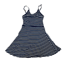 Robe à rayure blanche et bleu