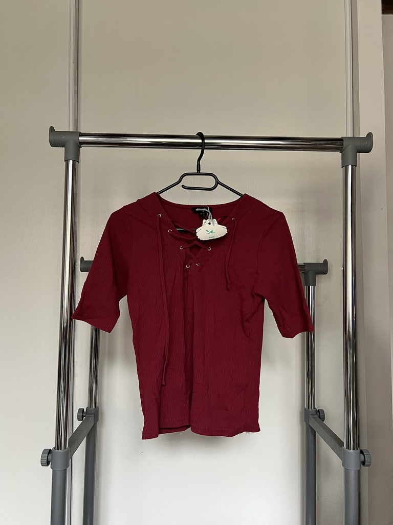 T-shirt à lacet bordeaux 
