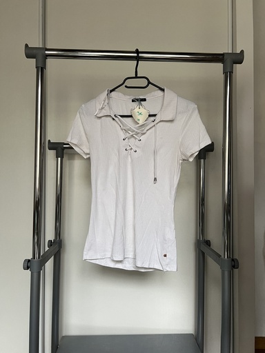 [75] T-shirt blanc avec lacet 