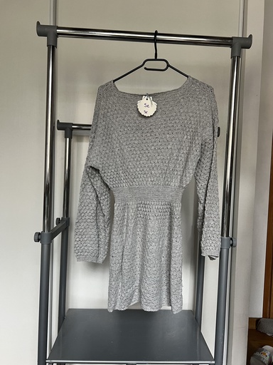 [92] Robe pull grise 