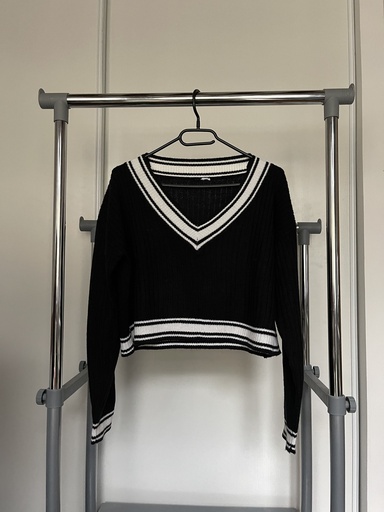 [185] Pull noir et blanc 