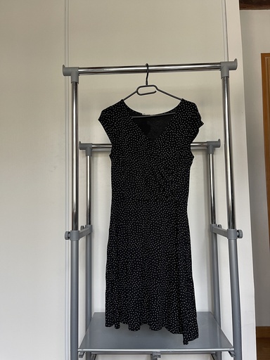 [134] Robe noir à pois blanc 