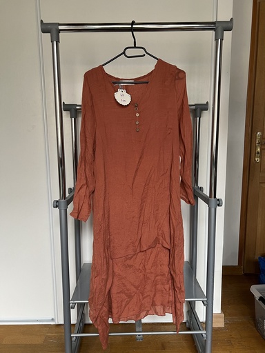 [154] Robe orange 